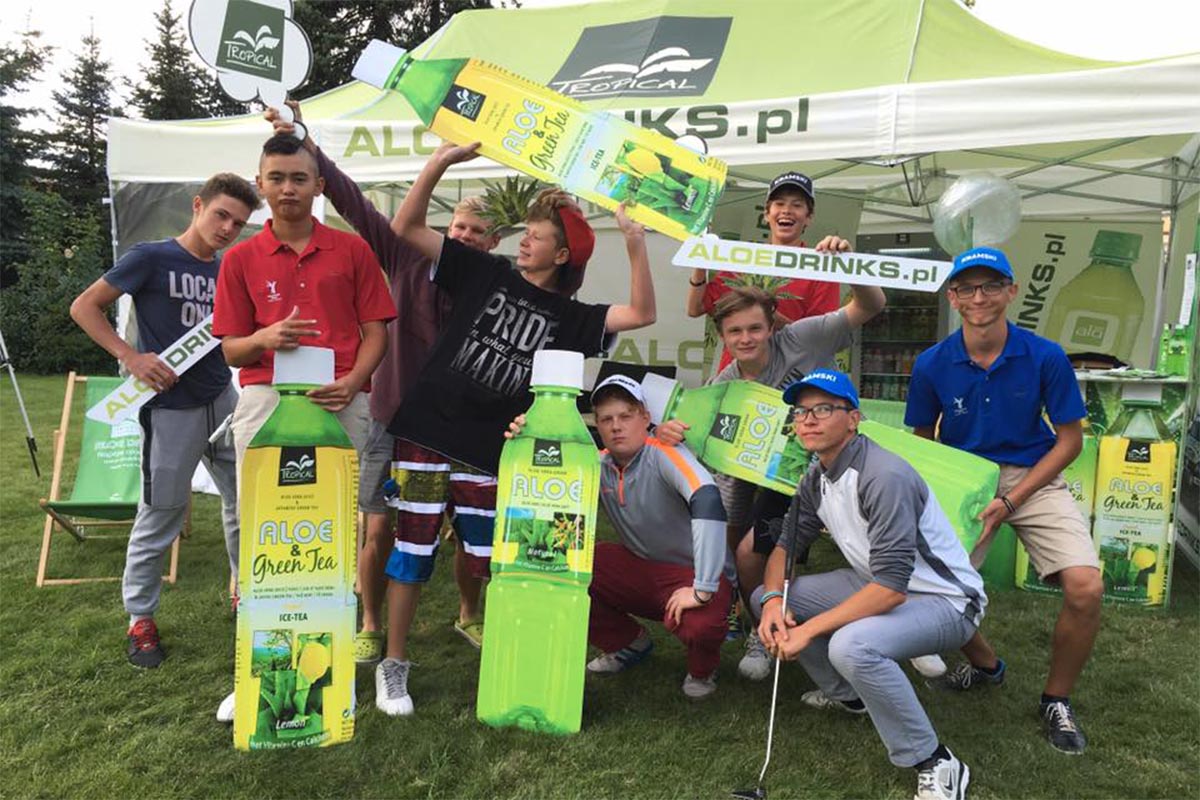 Drużyna juniorów klubu golfowego na koncercie Aloe Drinks!